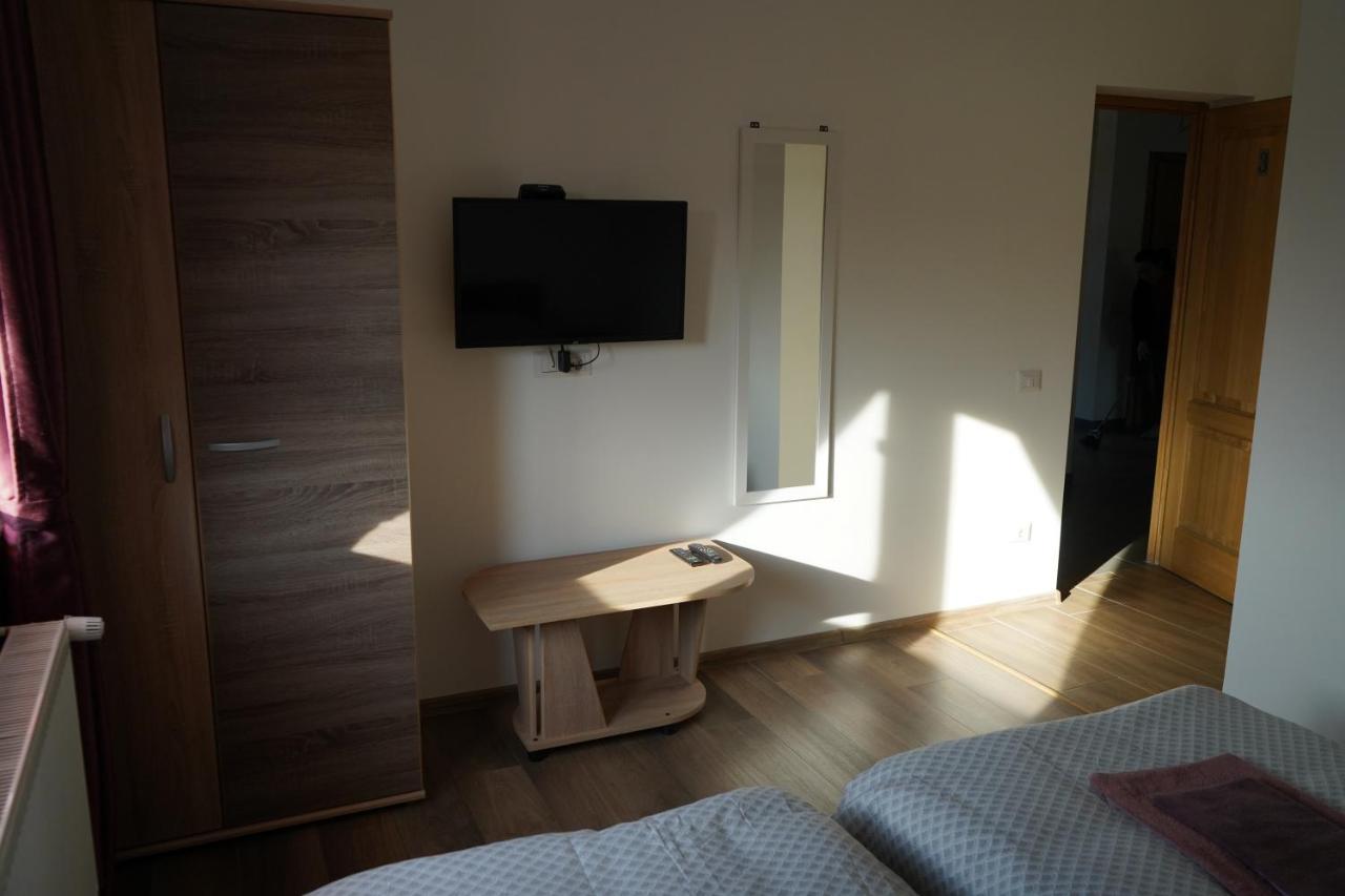 Pensiunea Giulia Home Dezmir Exterior photo
