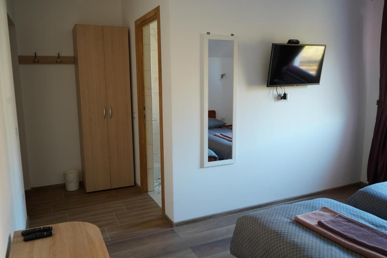 Pensiunea Giulia Home Dezmir Exterior photo